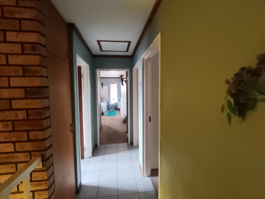 4 Bedroom Property for Sale in Roylglen Gardens Northern Cape